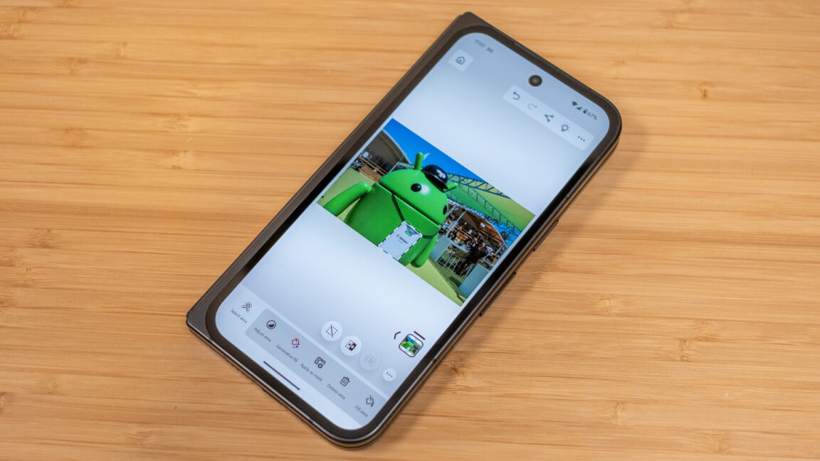 Adobe Releases Photoshop for Android: It's Free for a Limited Time