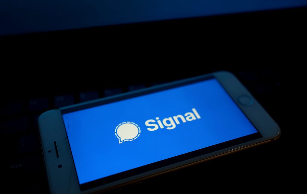 Signal Resorts to Blocking Windows Recall to Protect User Privacy