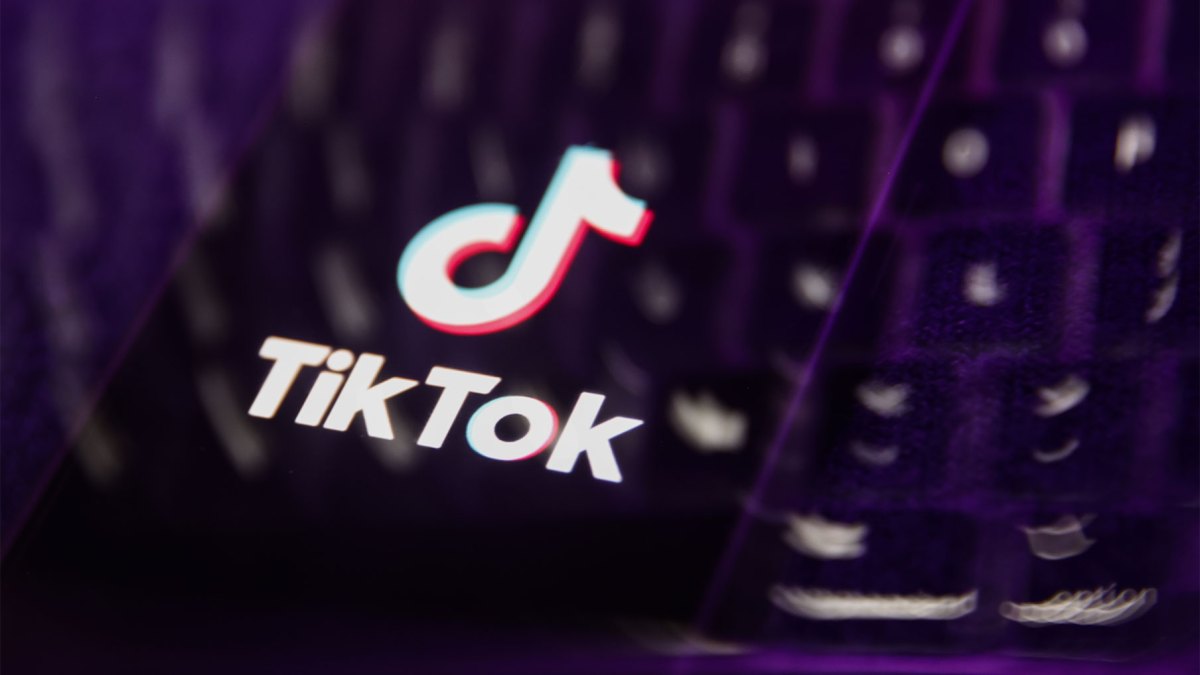 TikTok’s 2025 Community Guidelines update: new LIVE rules, AI policy tweaks, and personalized search