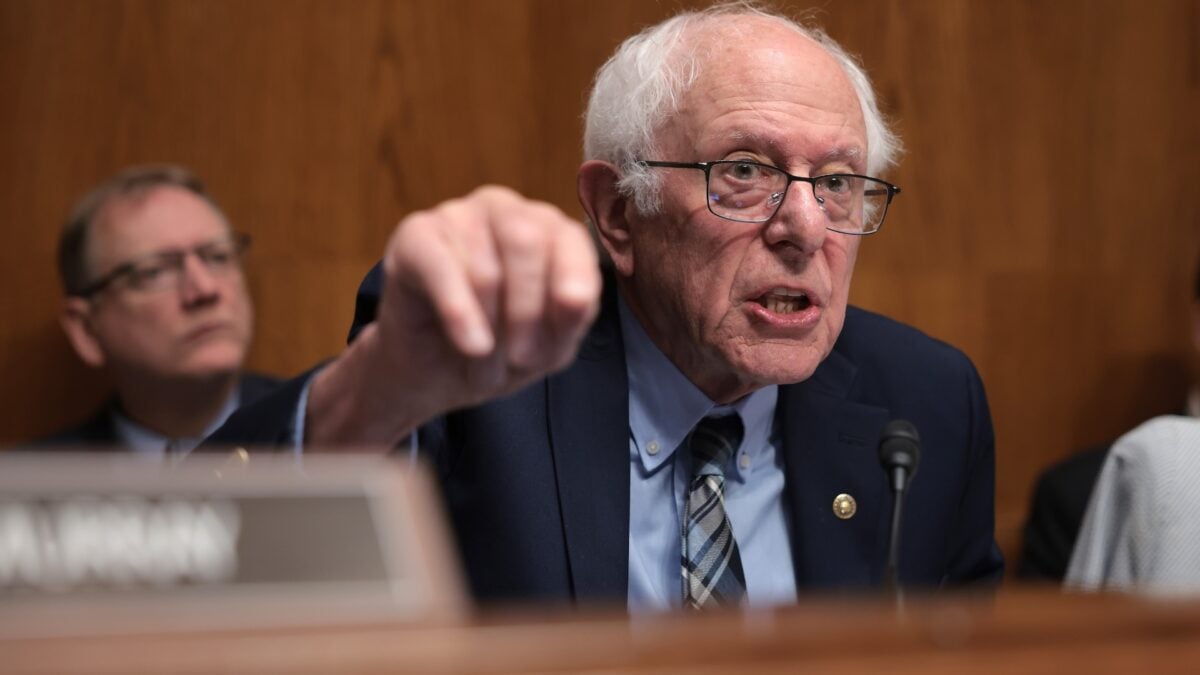 Unlikely Agreement: Sanders Supports Trump Plan for Government Stake in Tech Firms